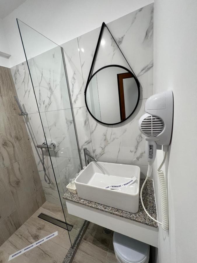 Atena Hotel Костинещи Екстериор снимка