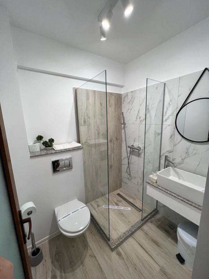 Atena Hotel Костинещи Екстериор снимка