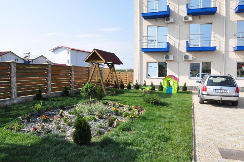 Atena Hotel Костинещи Екстериор снимка