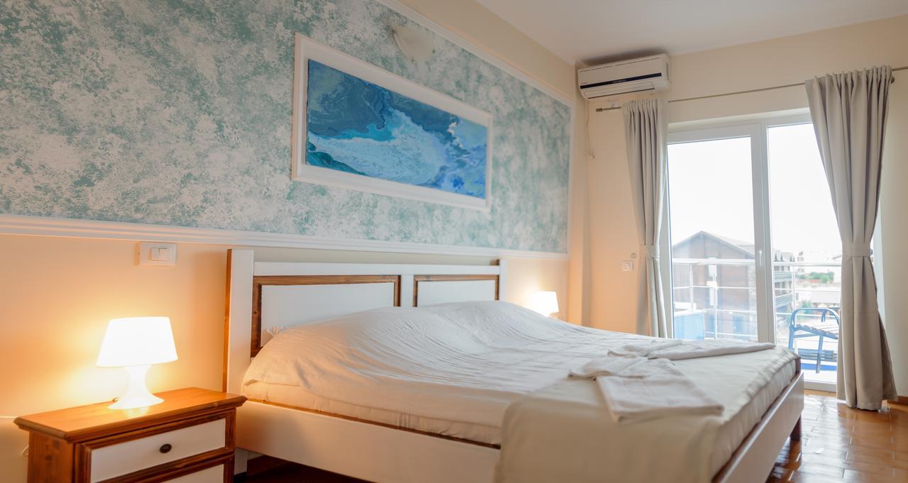 Atena Hotel Костинещи Екстериор снимка
