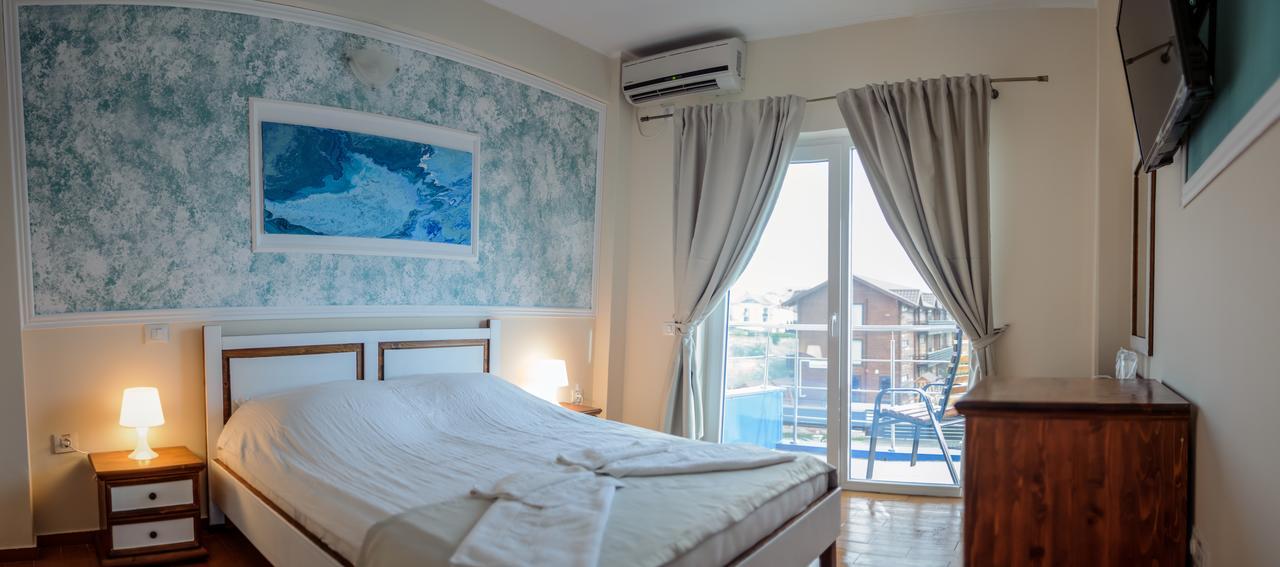 Atena Hotel Костинещи Екстериор снимка
